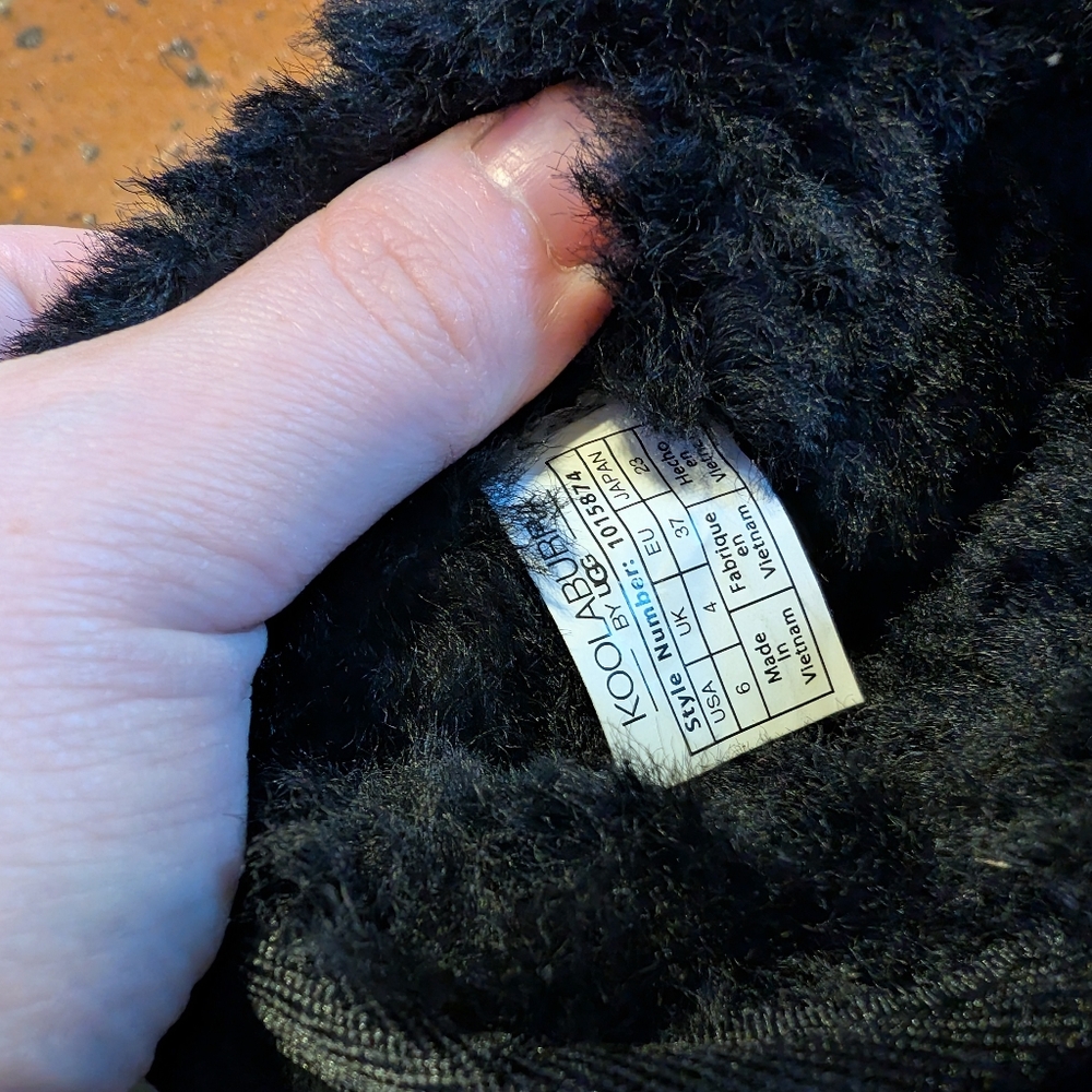 UGGs - Picture 6 of 6